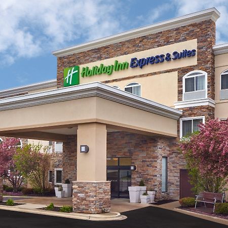 Holiday Inn Express & Suites Chicago-Libertyville By Ihg Exterior photo