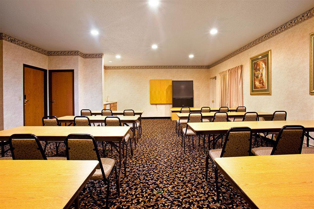 Holiday Inn Express & Suites Chicago-Libertyville By Ihg Facilities photo