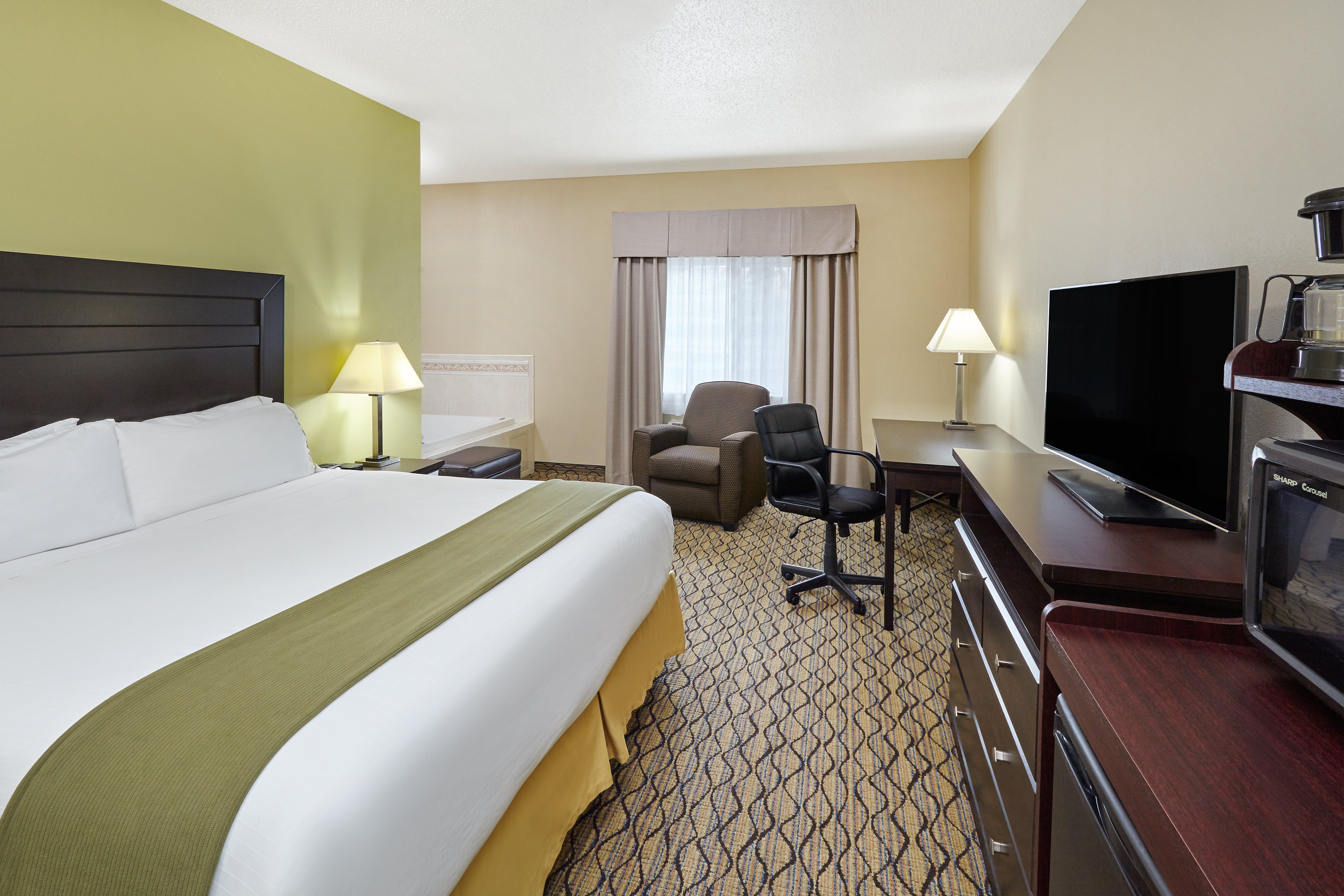 Holiday Inn Express & Suites Chicago-Libertyville By Ihg Exterior photo