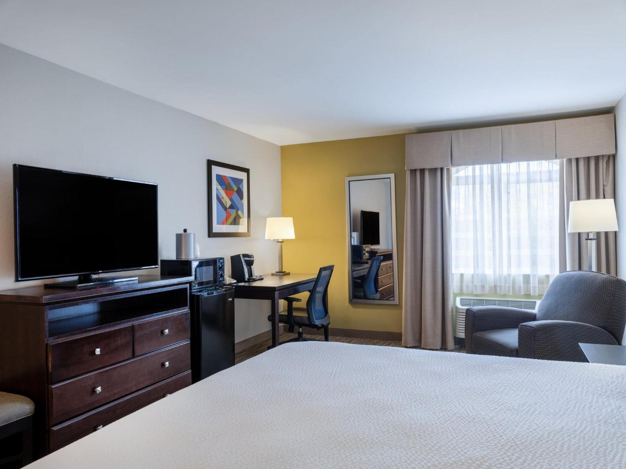 Holiday Inn Express & Suites Chicago-Libertyville By Ihg Exterior photo