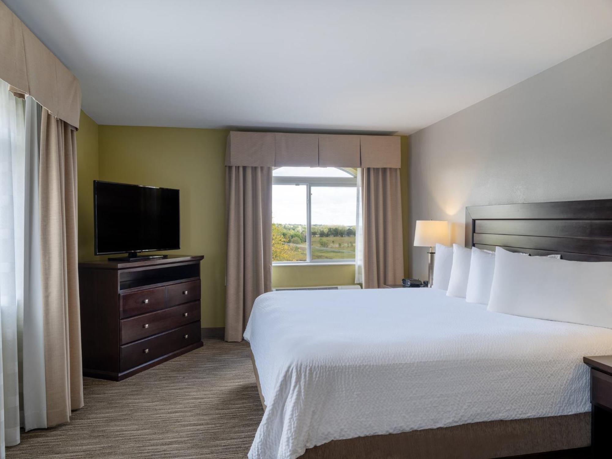 Holiday Inn Express & Suites Chicago-Libertyville By Ihg Exterior photo
