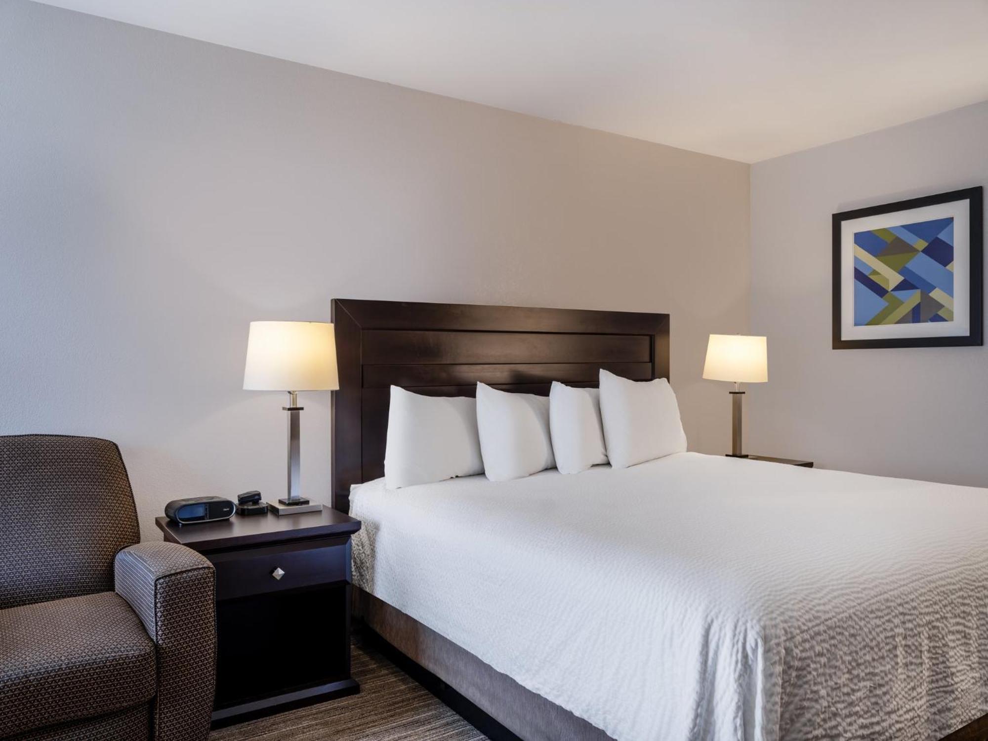 Holiday Inn Express & Suites Chicago-Libertyville By Ihg Exterior photo