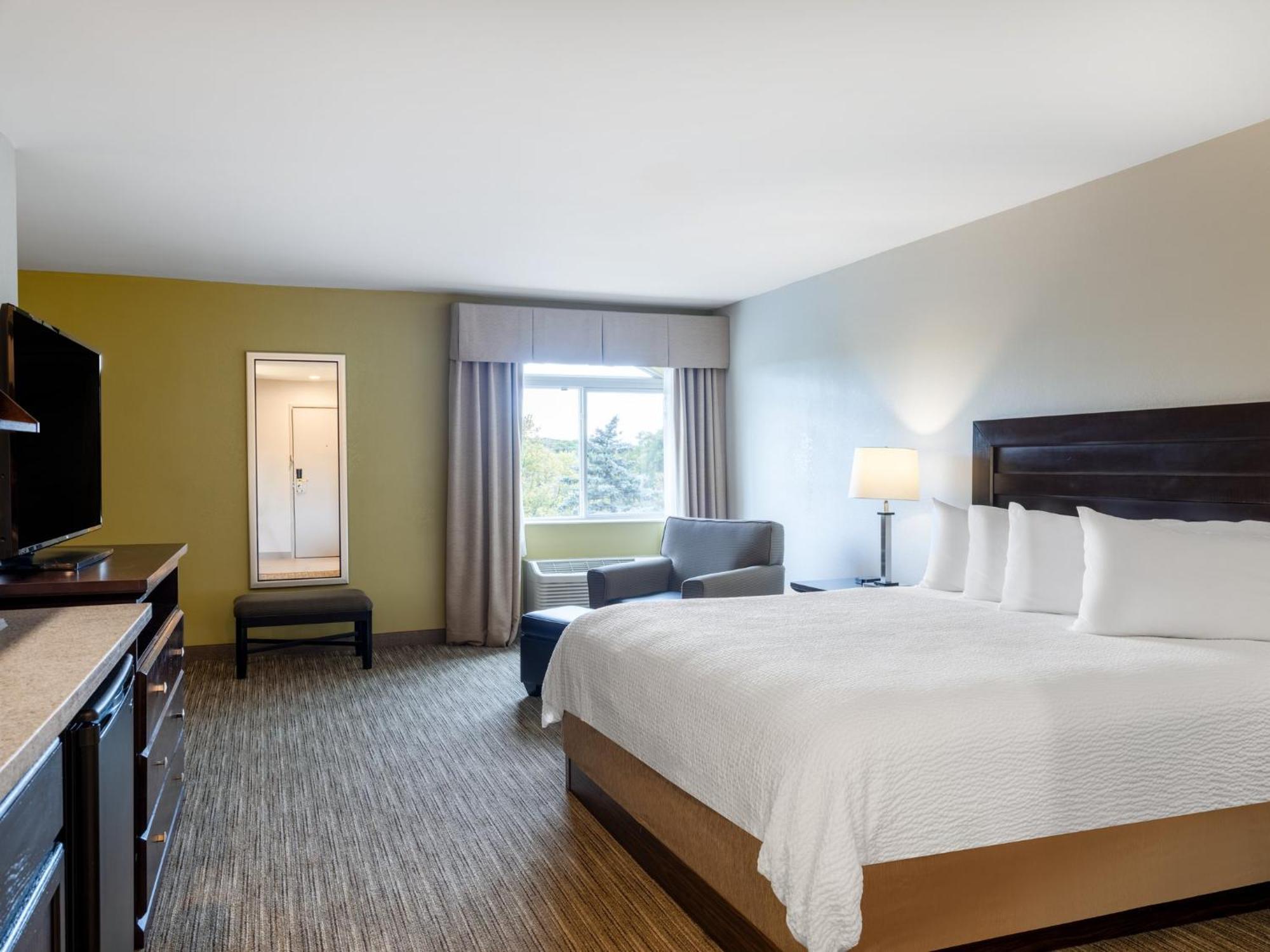 Holiday Inn Express & Suites Chicago-Libertyville By Ihg Exterior photo