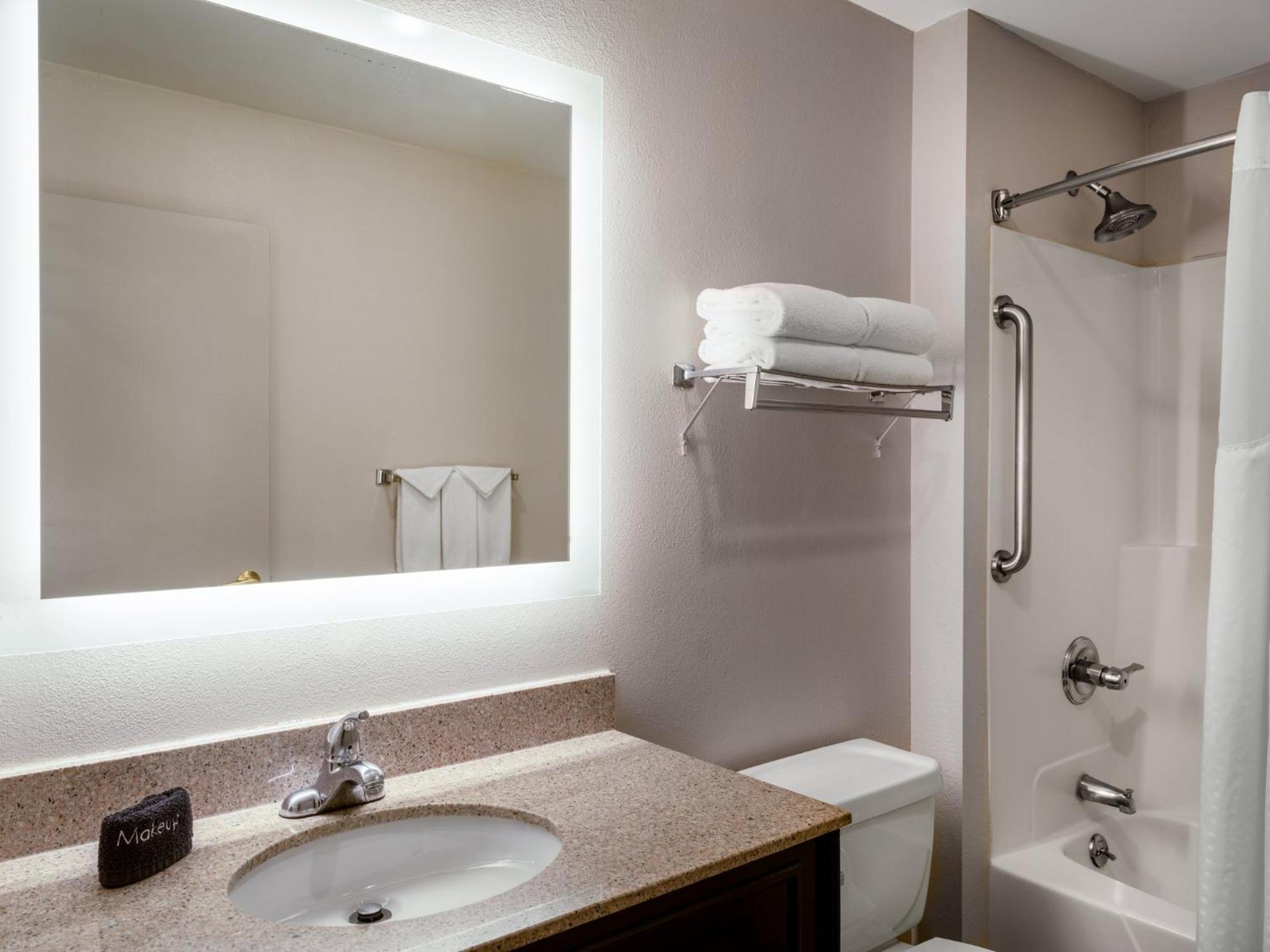 Holiday Inn Express & Suites Chicago-Libertyville By Ihg Exterior photo