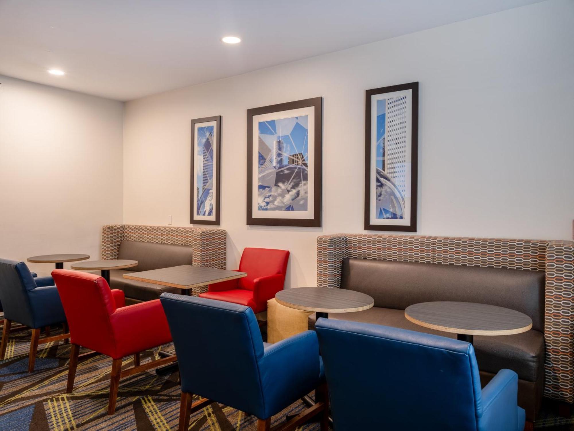 Holiday Inn Express & Suites Chicago-Libertyville By Ihg Exterior photo