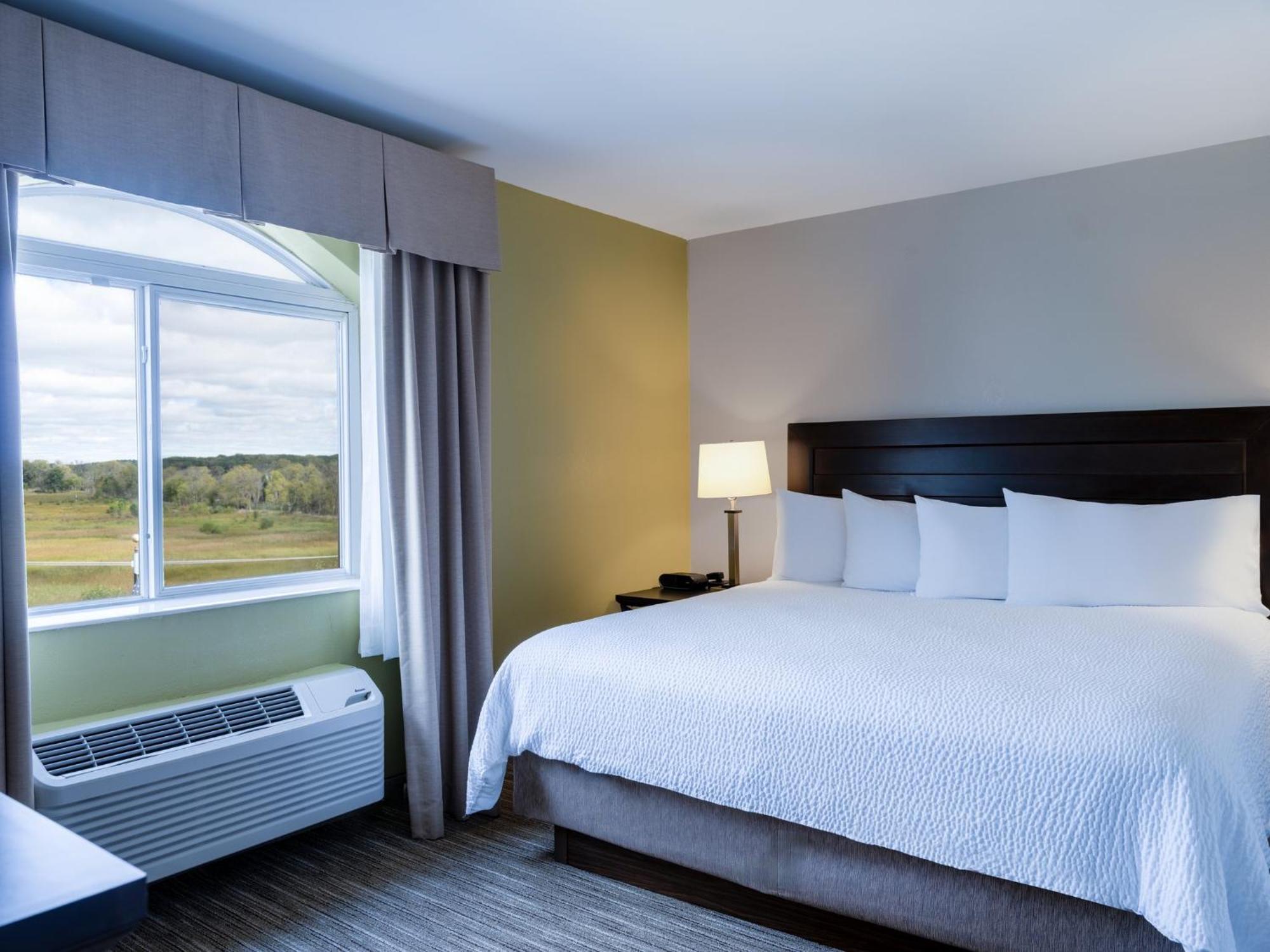 Holiday Inn Express & Suites Chicago-Libertyville By Ihg Exterior photo
