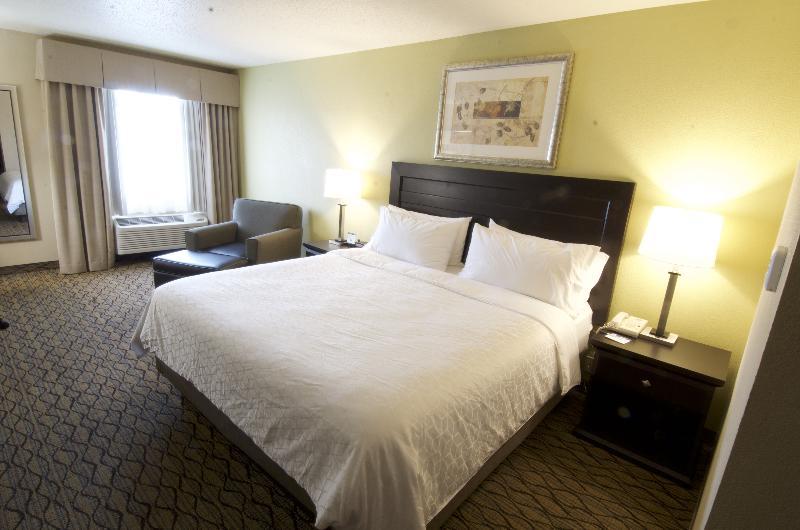 Holiday Inn Express & Suites Chicago-Libertyville By Ihg Exterior photo